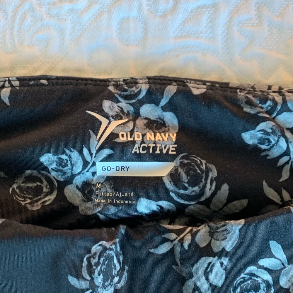 Old Navy floral black & white workout crop pants - Picture 2 of 6